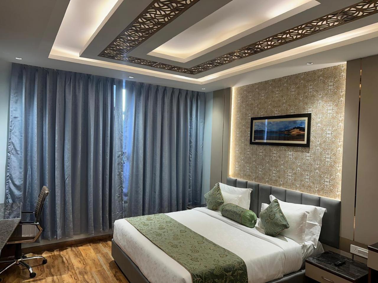 Hotel The Grand Mamta Srinagar (Jammu and Kashmir)